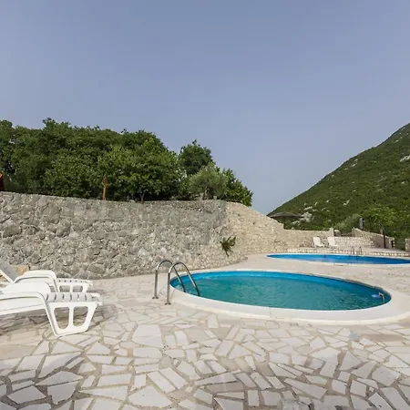 Будинок відпочинку Rustical Kokori I With Shared Outdoor Swimming Pool - One Bedroom With Terrace *